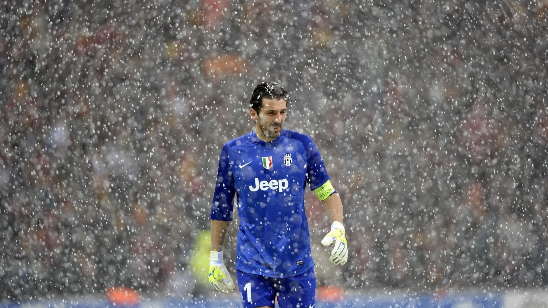 一代神锋亲身指导!范佩西率费耶诺德领跑荷甲,上田绮世11场轰13球